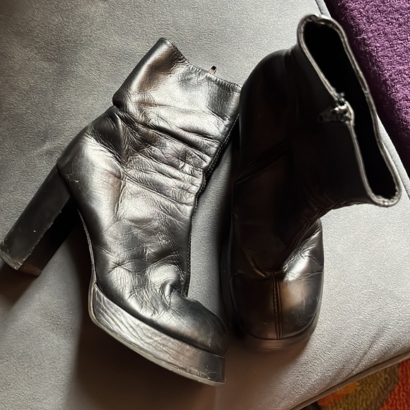 Vintage Black leather platform boots. Below calf Sz IT 37 - 6 1/2 -7 Made in IT - Picture 2 of 8